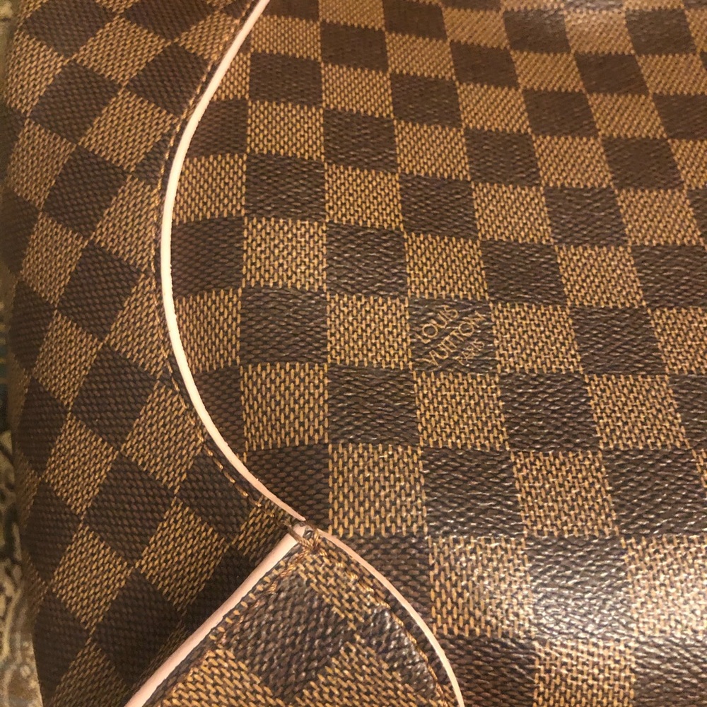 Louis Vuitton Caissa Hobo Damier in Rose Ballerine - Picture 3 of 8
